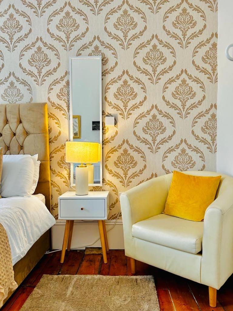 The Lazy Lion - Spacious 2 Bedroom - Town Centre *