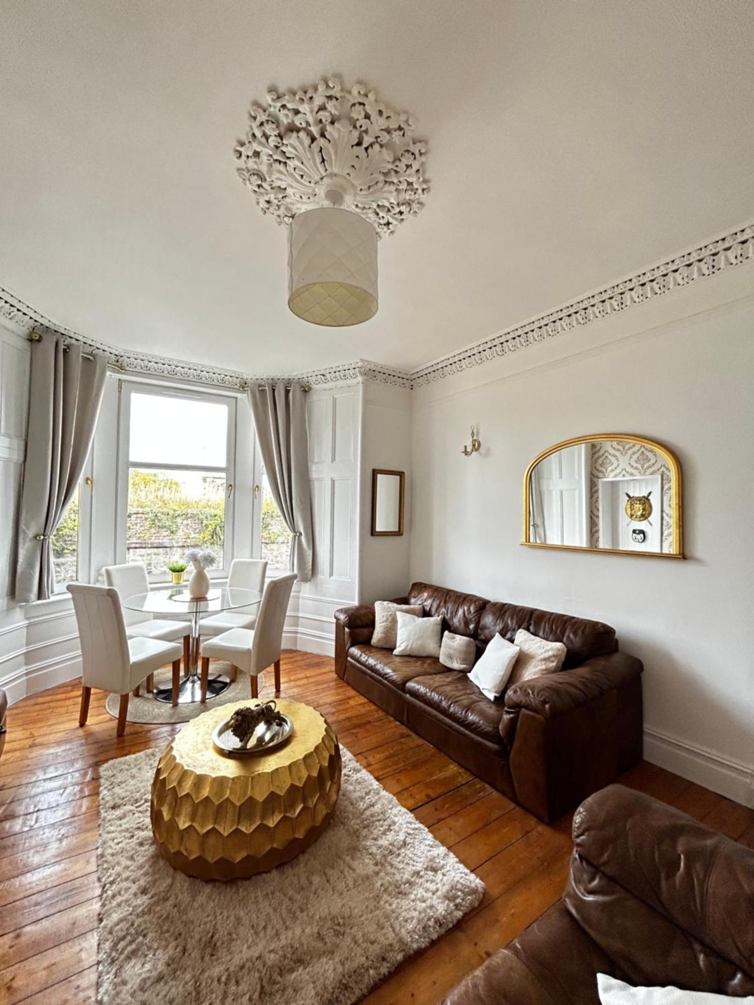 The Lazy Lion - Spacious 2 Bedroom - Town Centre