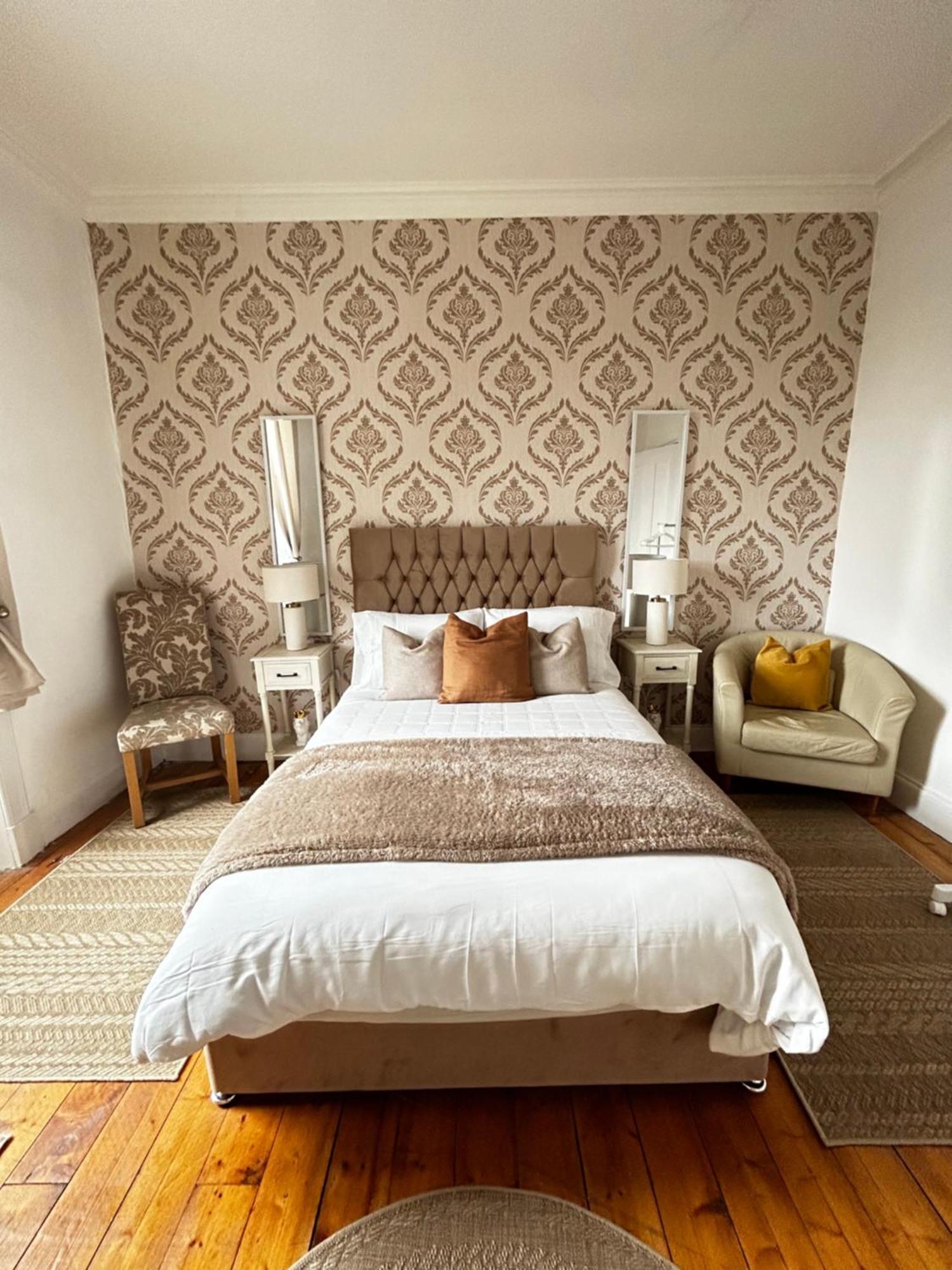 The Lazy Lion - Spacious 2 Bedroom - Town Centre