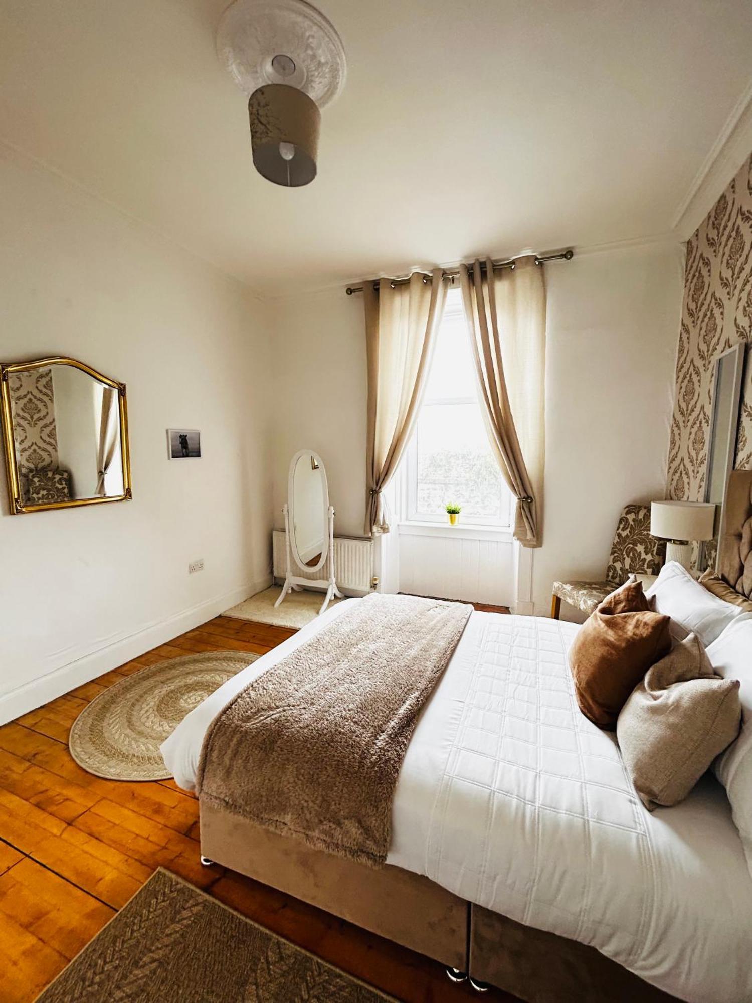Apartment The Lazy Lion - Spacious 2 Bedroom - Town Centre