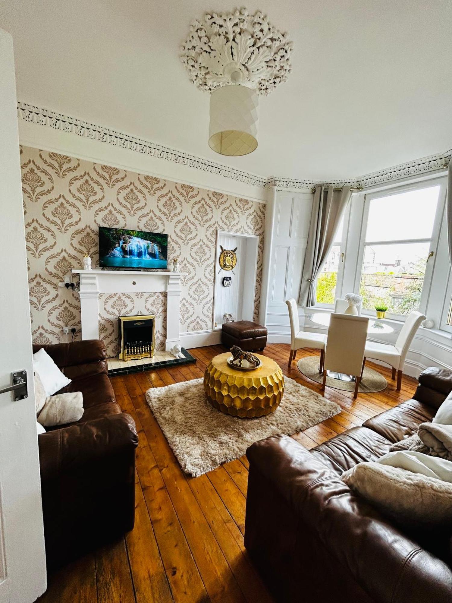Apartment The Lazy Lion - Spacious 2 Bedroom - Town Centre *