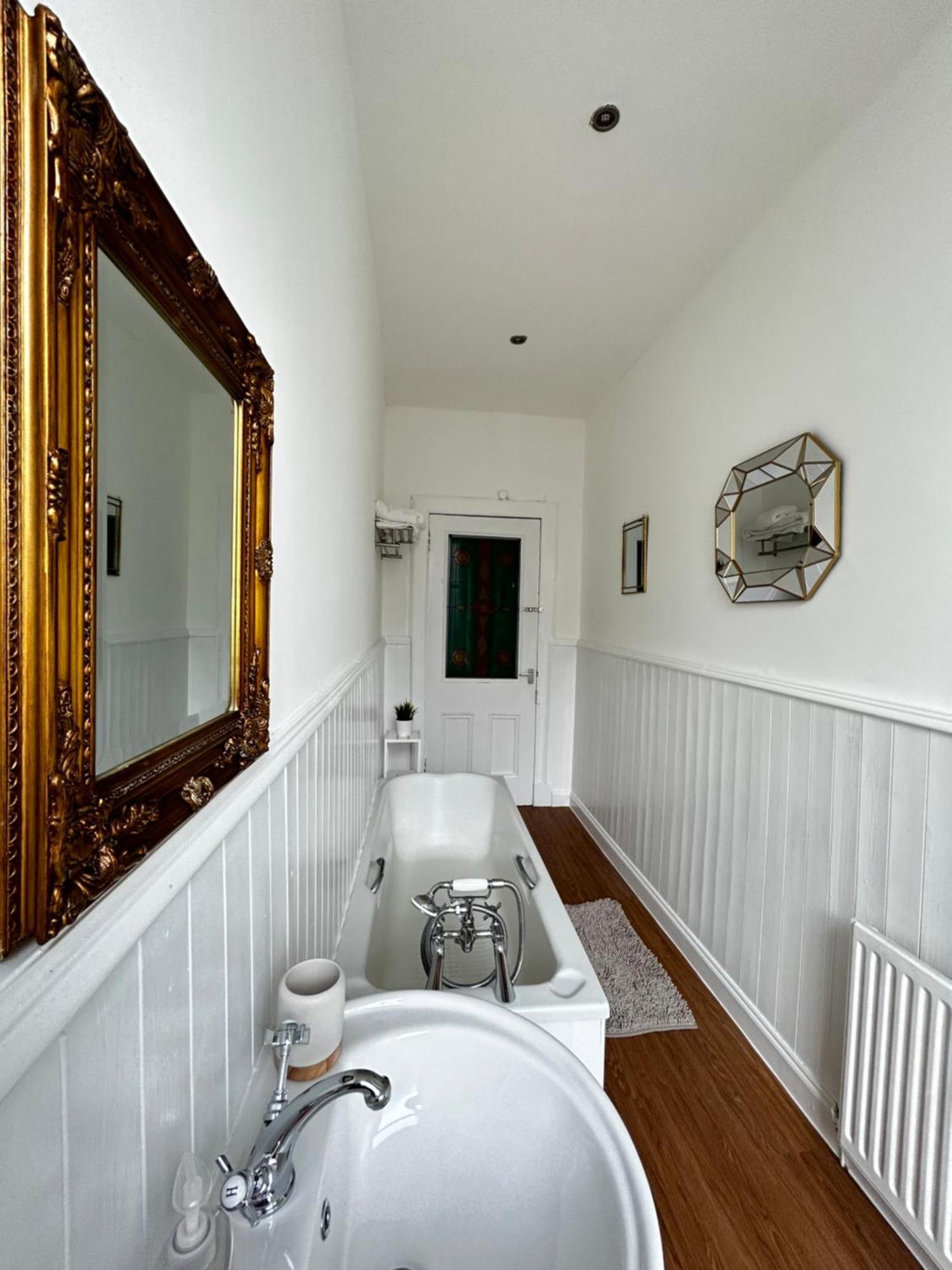 Apartment The Lazy Lion - Spacious 2 Bedroom - Town Centre